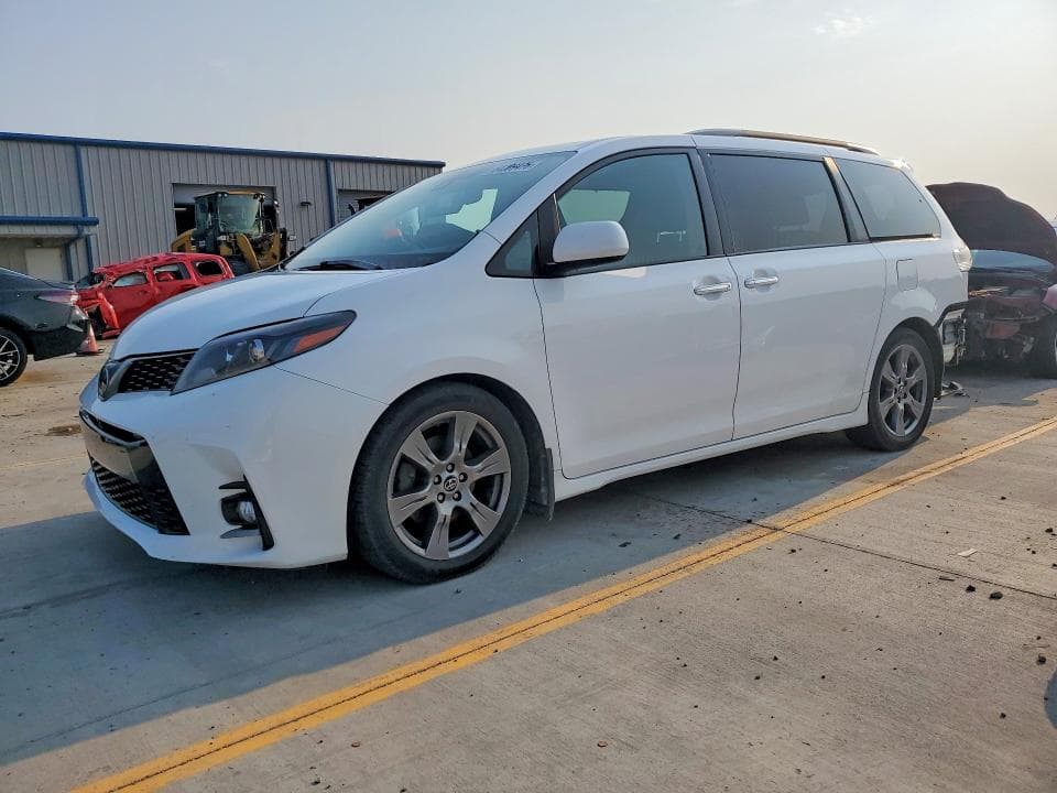 2018 TOYOTA SIENNA SE PREMIUM 8-PASSENGER - 1