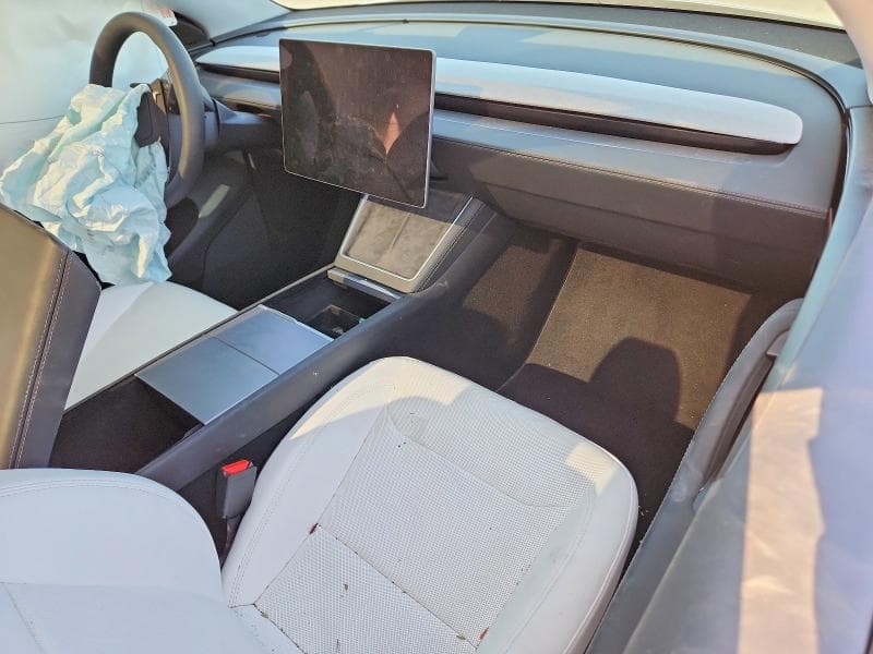 2026 TESLA MODEL Y 8