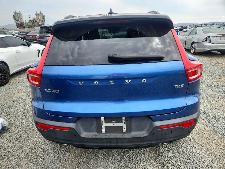 2020 VOLVO XC40 T4 R-DESIGN 6