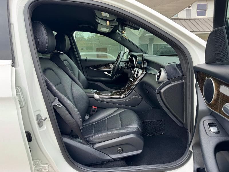 2020 MERCEDES-BENZ GLC 300 4MATIC 5