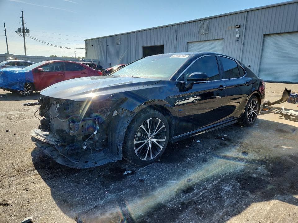 2018 TOYOTA CAMRY SE - 1