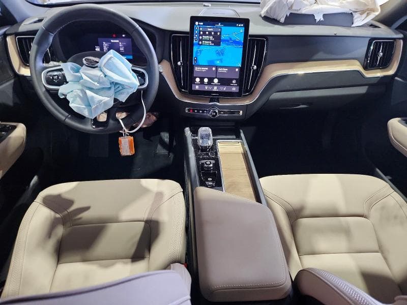 2026 VOLVO XC60 PLUS 8