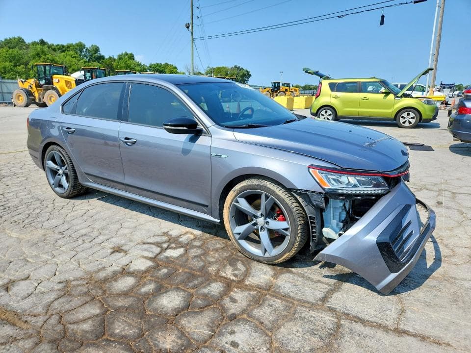 2018 VOLKSWAGEN PASSAT GT 4