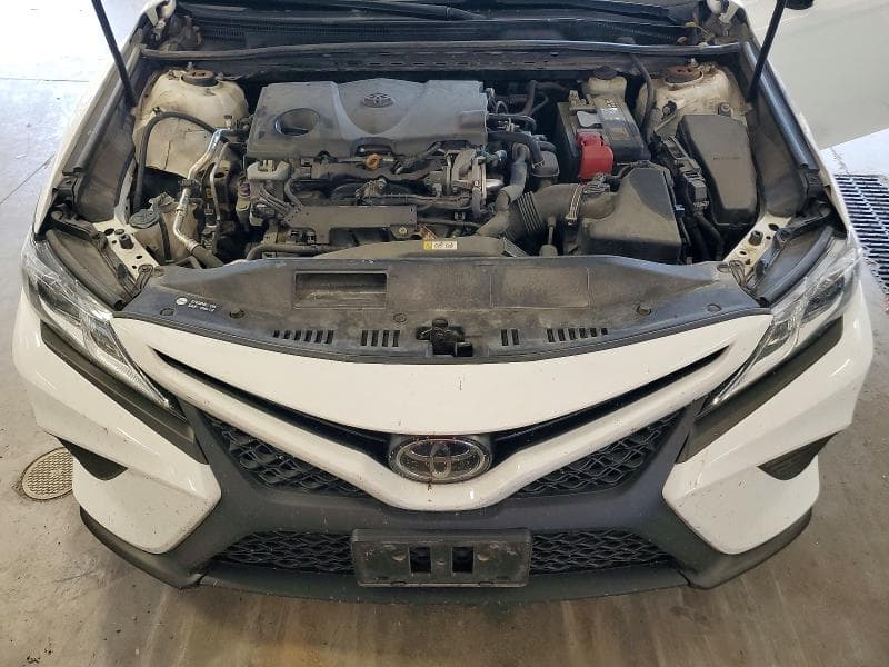 2018 TOYOTA CAMRY SE 11
