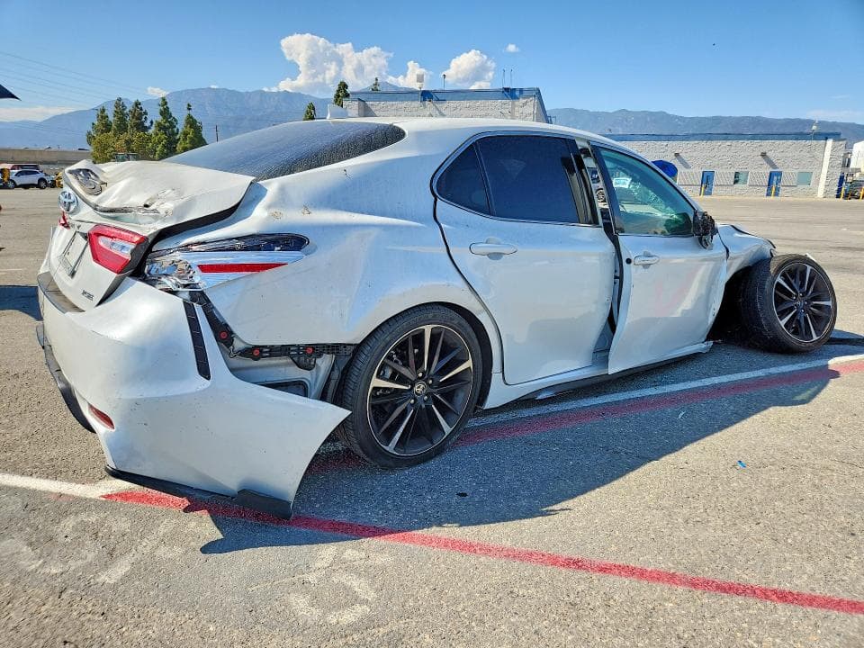 2020 TOYOTA CAMRY XSE 3