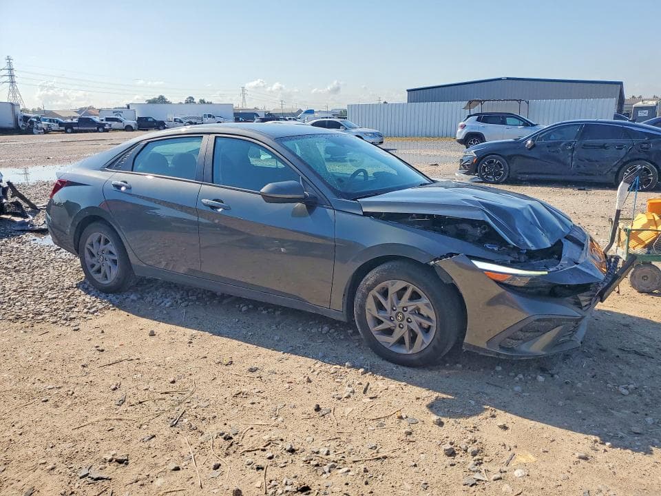 2024 HYUNDAI ELANTRA SEL 4