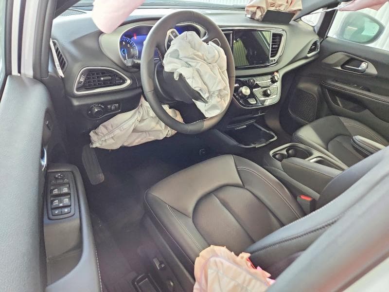 2027 CHRYSLER PACIFICA SELECT 8