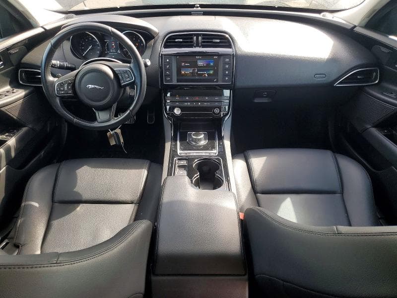 2017 JAGUAR XE PREMIUM 8