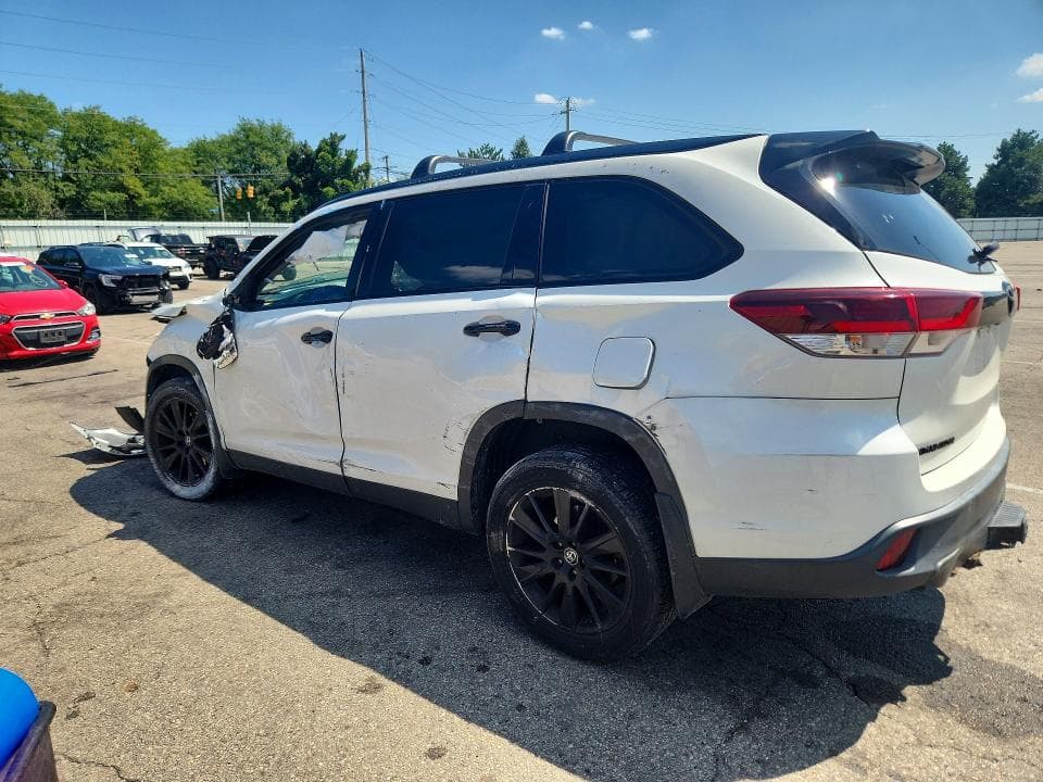 2019 TOYOTA HIGHLANDER SE 2