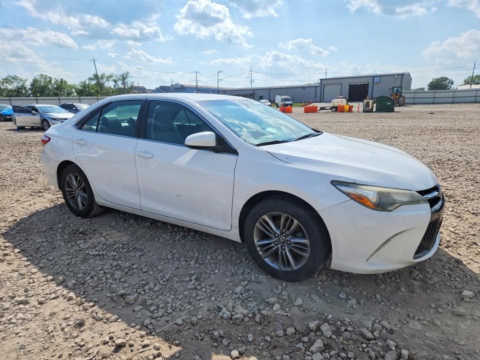 2017 TOYOTA CAMRY SE 4