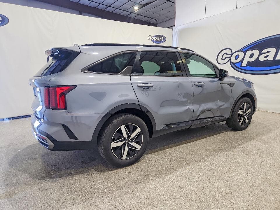 2021 KIA SORENTO S 3