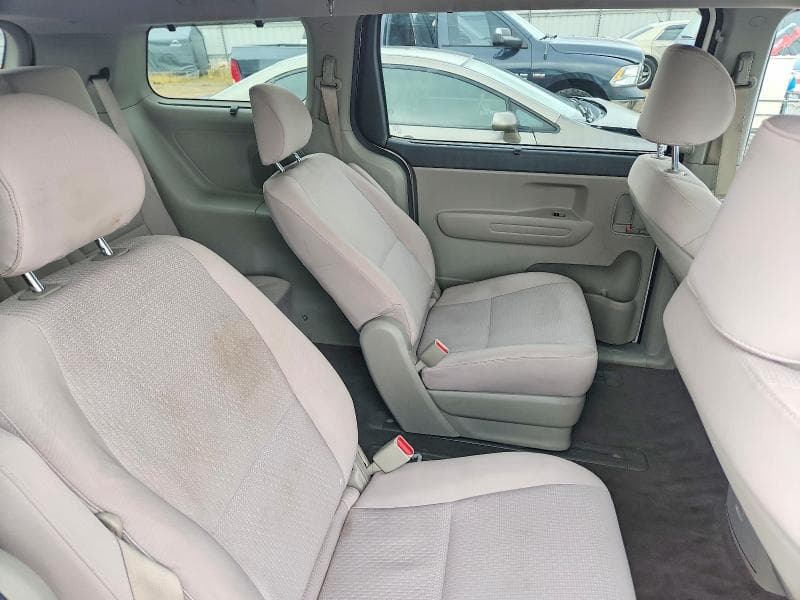 2017 KIA SEDONA LX 11