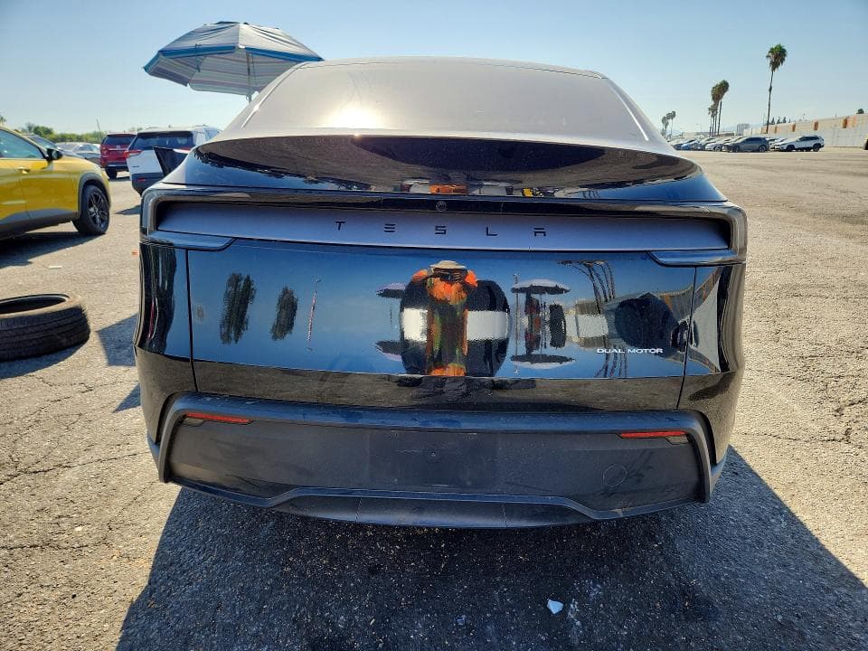 2026 TESLA MODEL Y 6