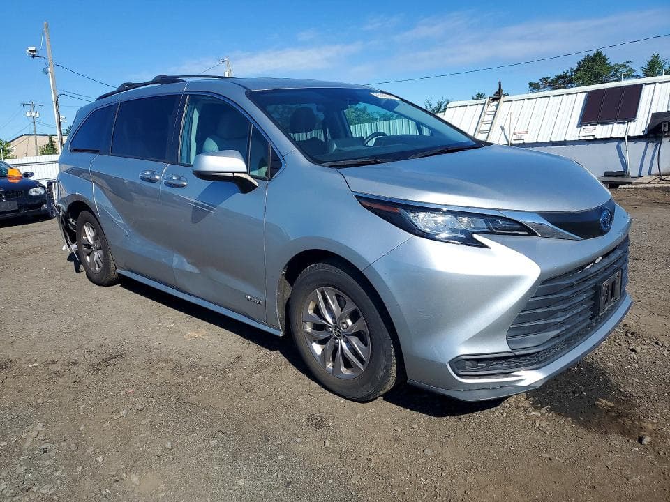 2021 TOYOTA SIENNA LE 4