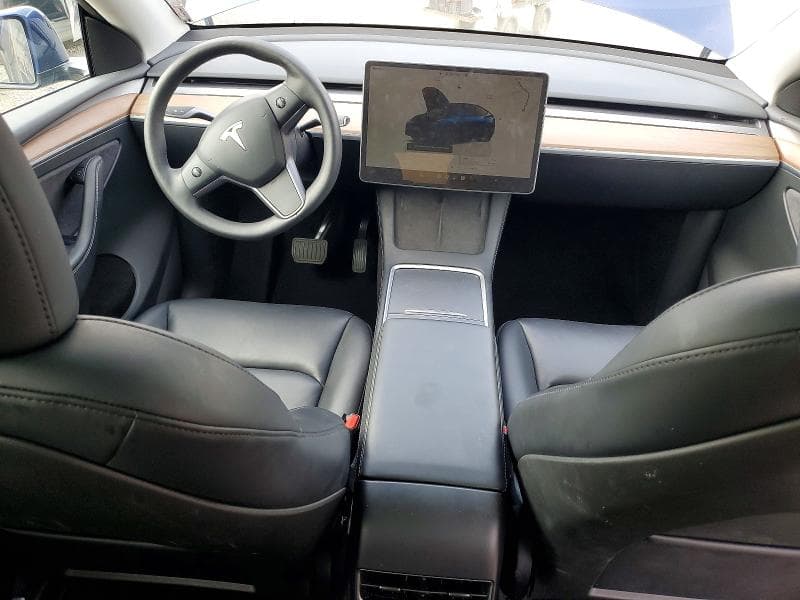 2025 TESLA MODEL Y 8