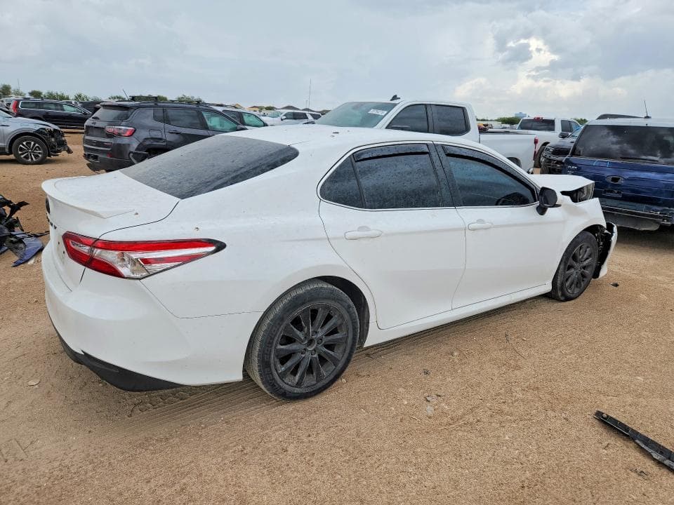 2018 TOYOTA CAMRY LE 3