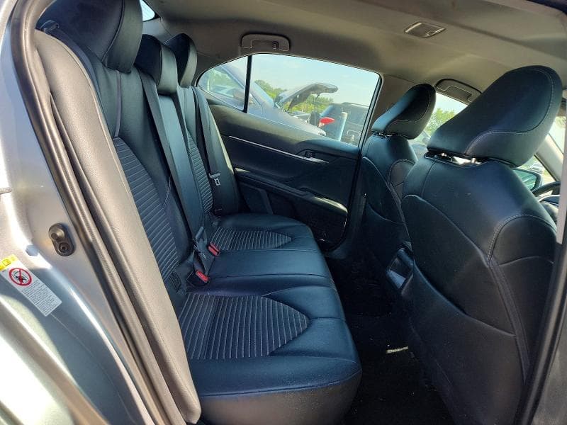 2019 TOYOTA CAMRY SE 10
