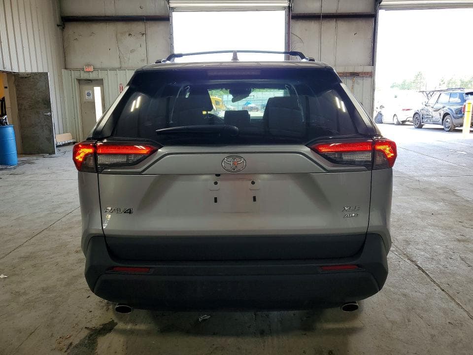 2025 TOYOTA RAV4 XLE 6