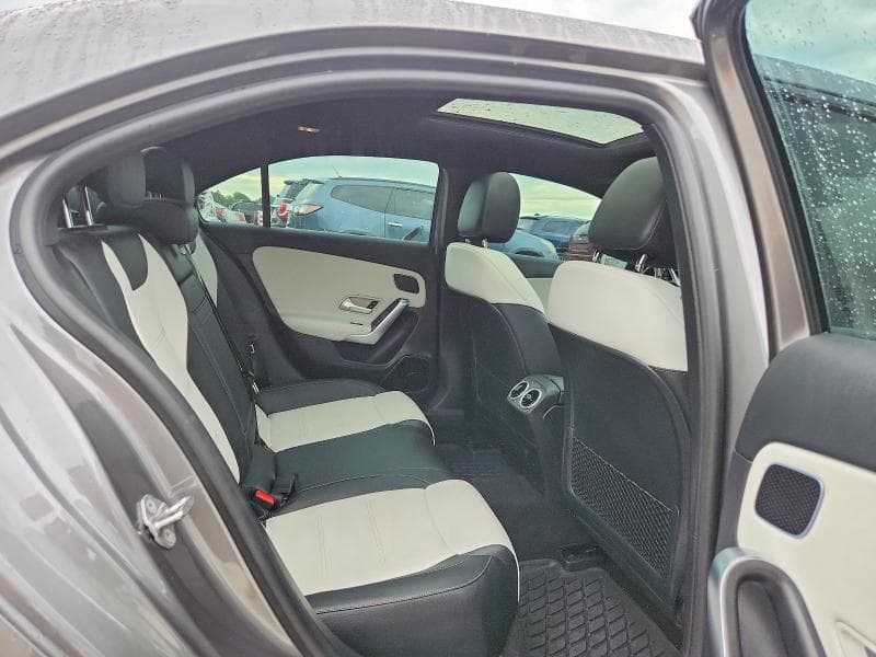 2021 MERCEDES-BENZ A 220 10