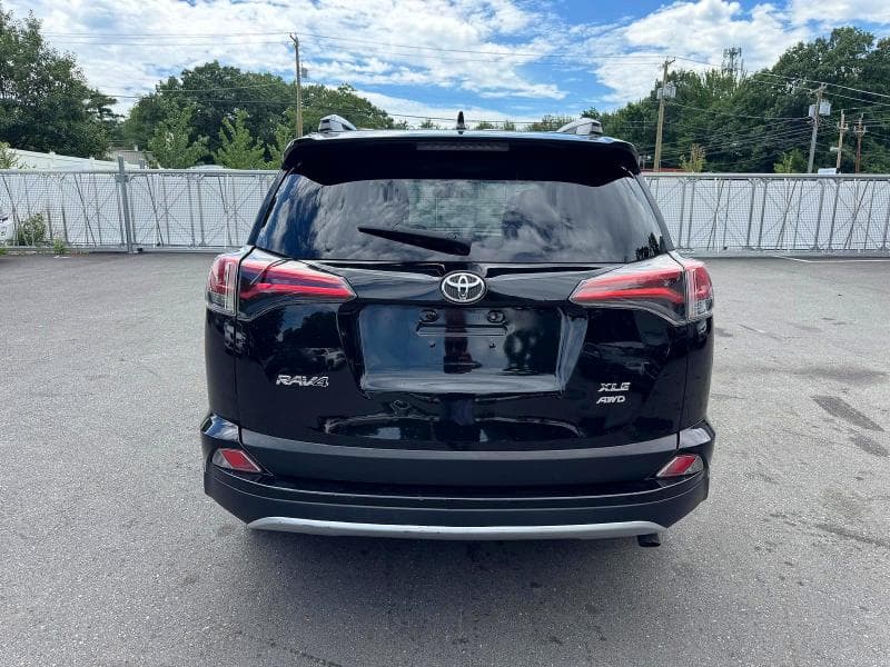 2018 TOYOTA RAV4 XLE 5