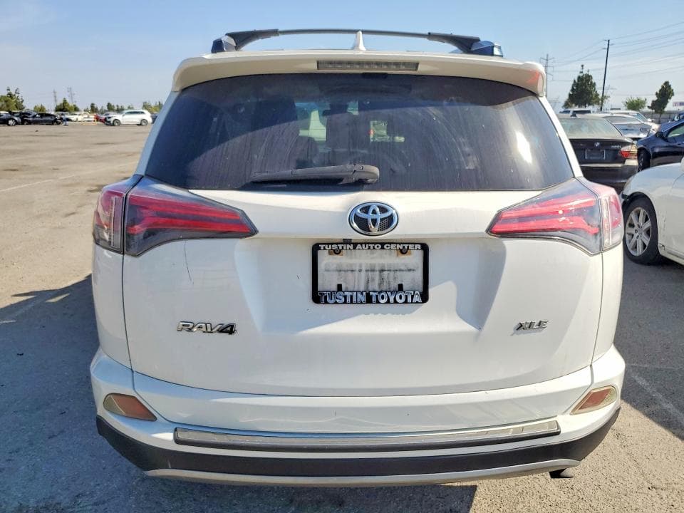 2018 TOYOTA RAV4 XLE 6