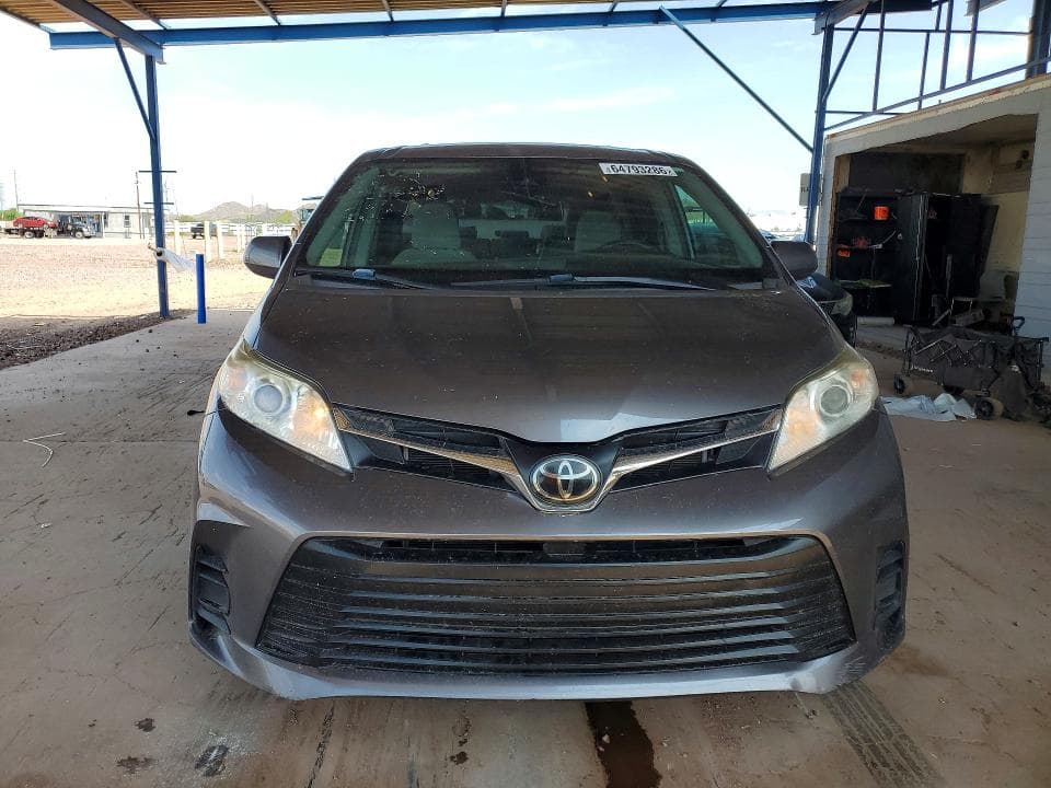 2019 TOYOTA SIENNA LE 5