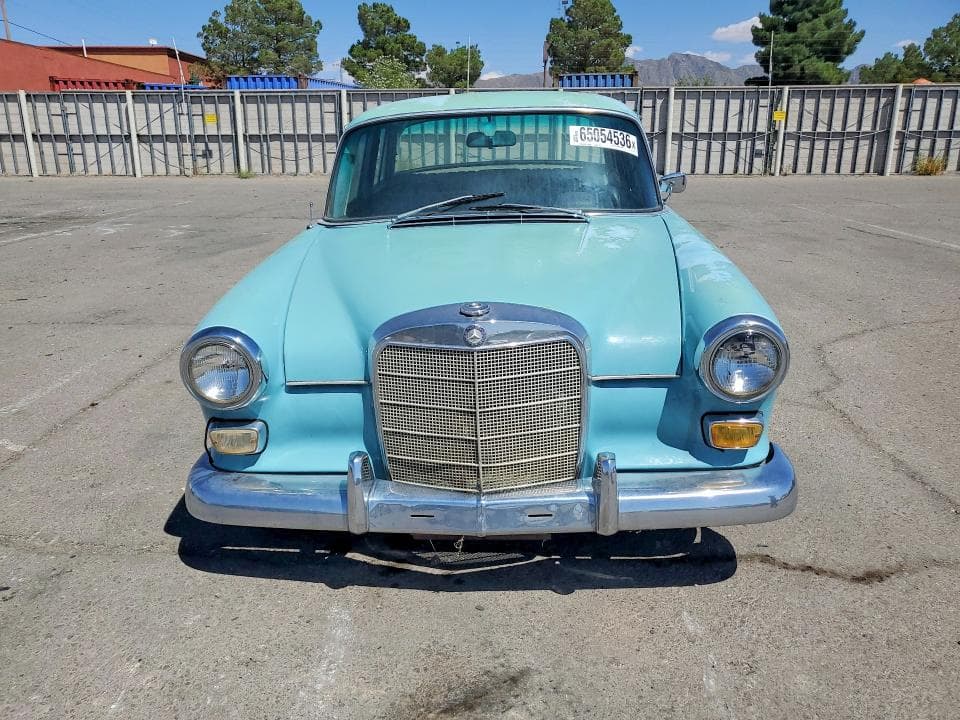 1967 MERCEDES-BENZ B200 5