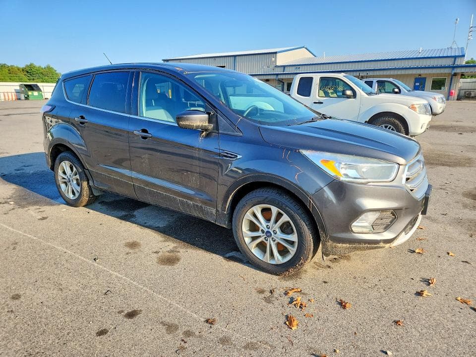 2017 FORD ESCAPE SE 4