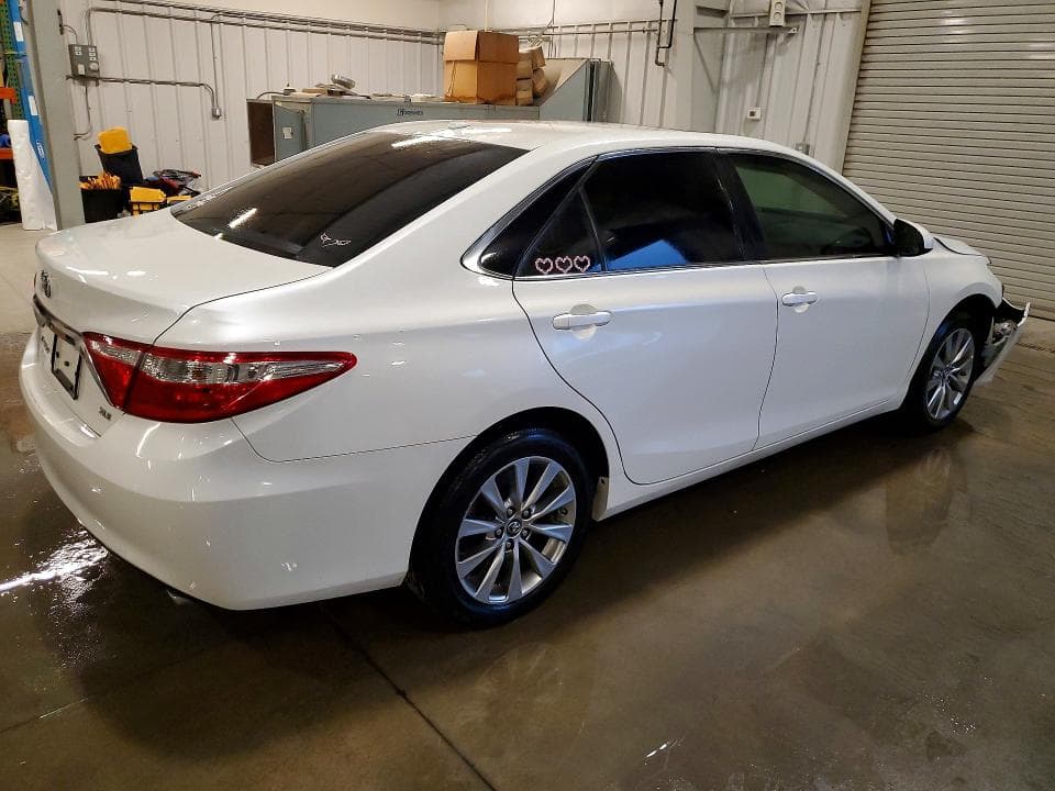 2017 TOYOTA CAMRY XLE 3