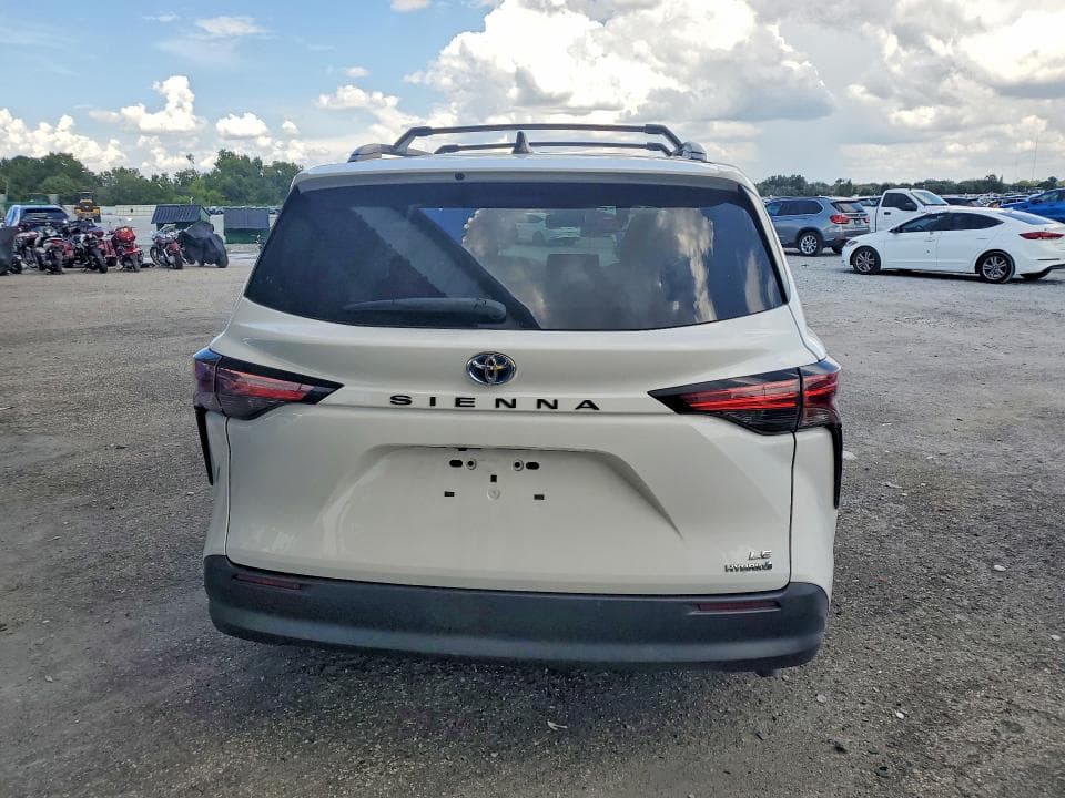 2021 TOYOTA SIENNA LE PLUS PACKAGE 6