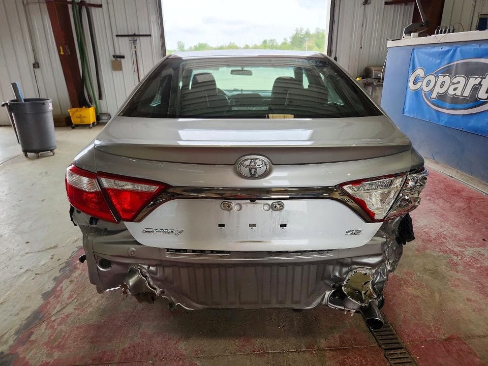 2017 TOYOTA CAMRY SE 6