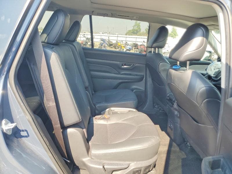 2024 TOYOTA GRAND HIGHLANDER LIMITED 11