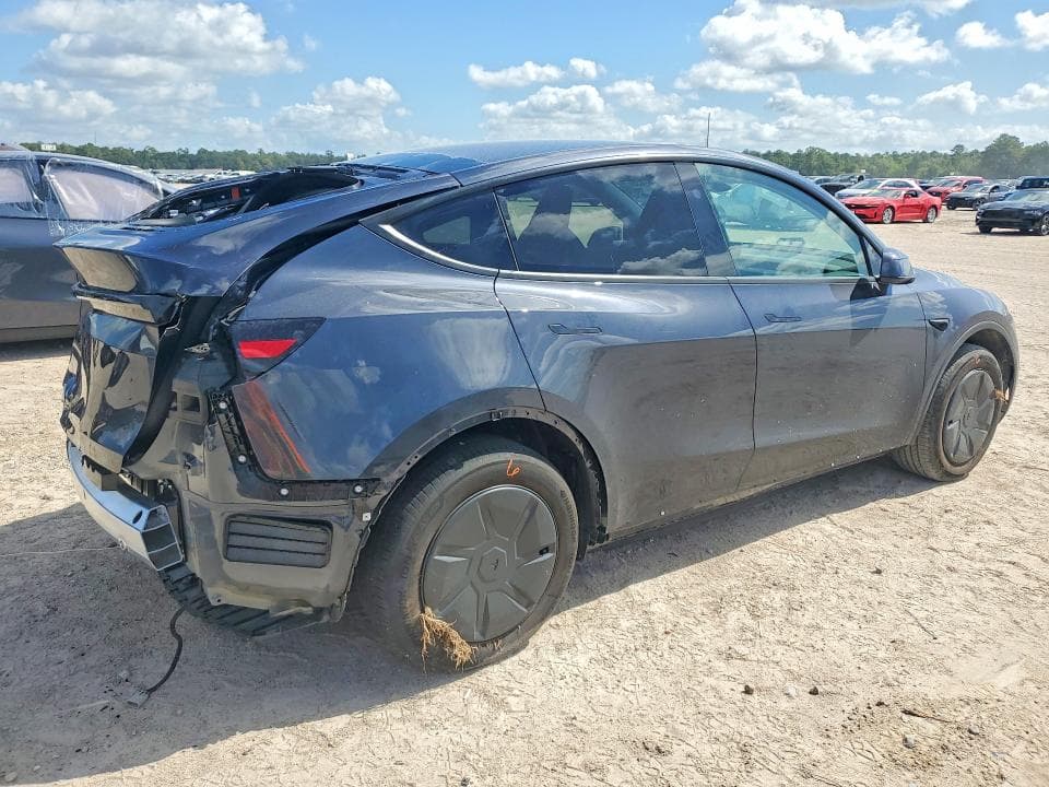2026 TESLA MODEL  Y 3