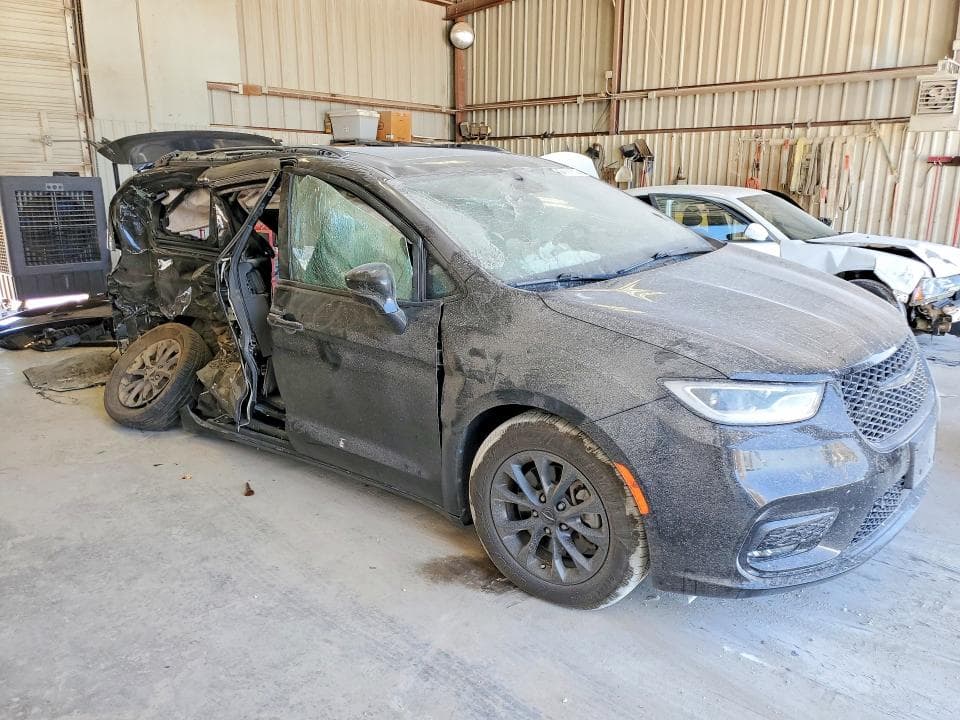 2021 CHRYSLER PACIFICA LIMITED 4