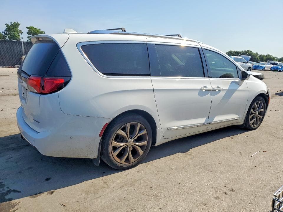 2018 CHRYSLER PACIFICA LIMITED 3