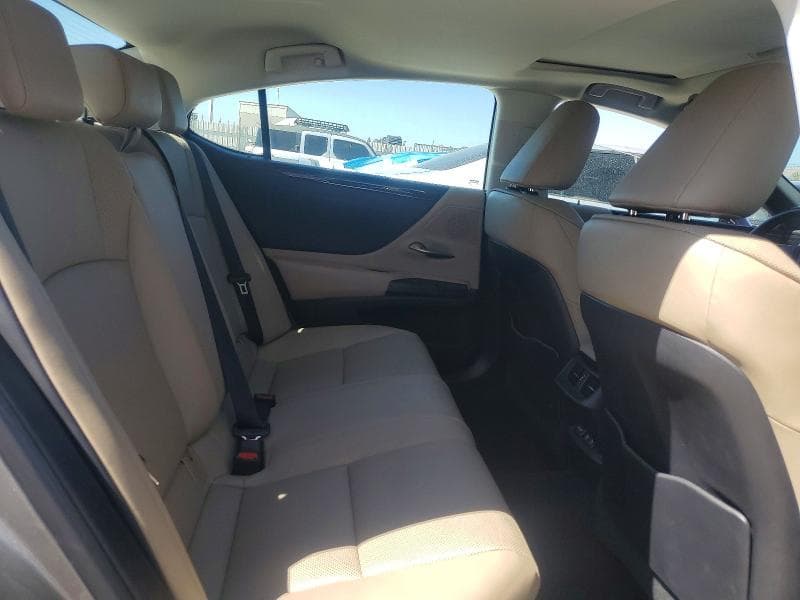 2021 LEXUS ES 300H 10