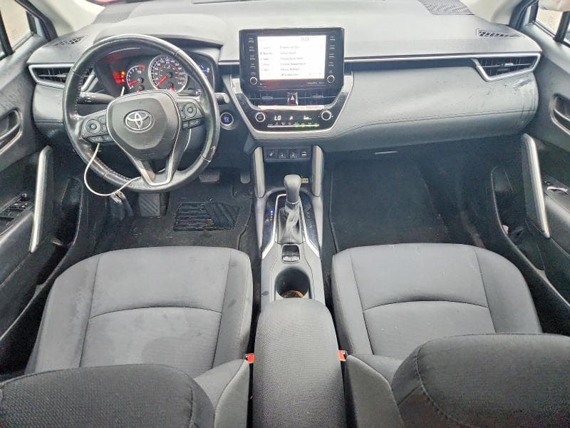 2022 TOYOTA COROLLA CROSS LE 8