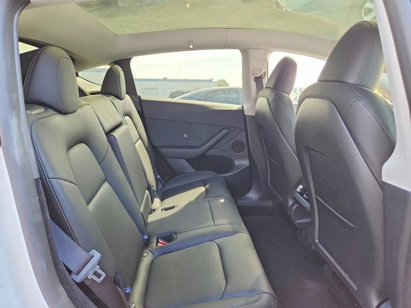2025 TESLA MODEL Y 10
