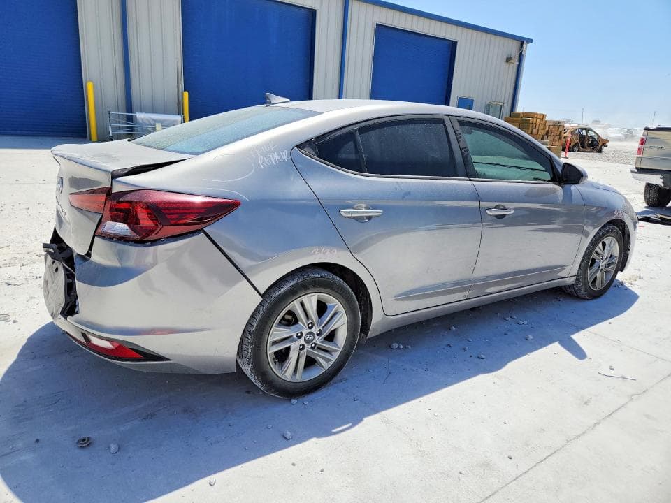 2020 HYUNDAI ELANTRA SEL 3