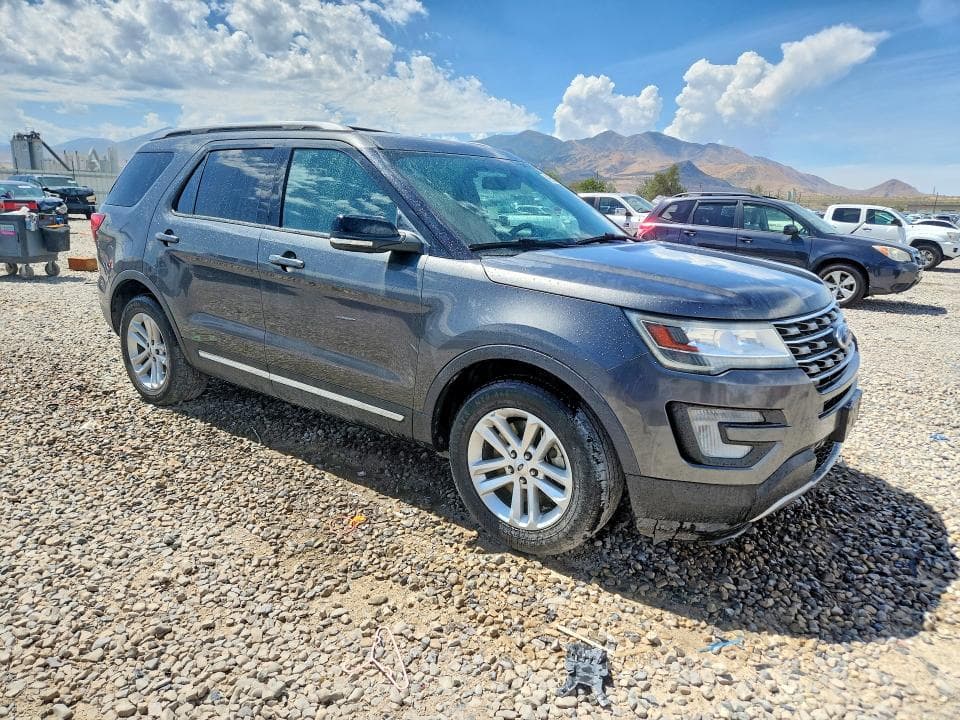 2017 FORD EXPLORER XLT 4