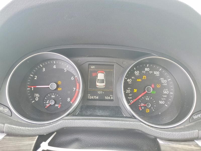 2018 VOLKSWAGEN PASSAT SE 9