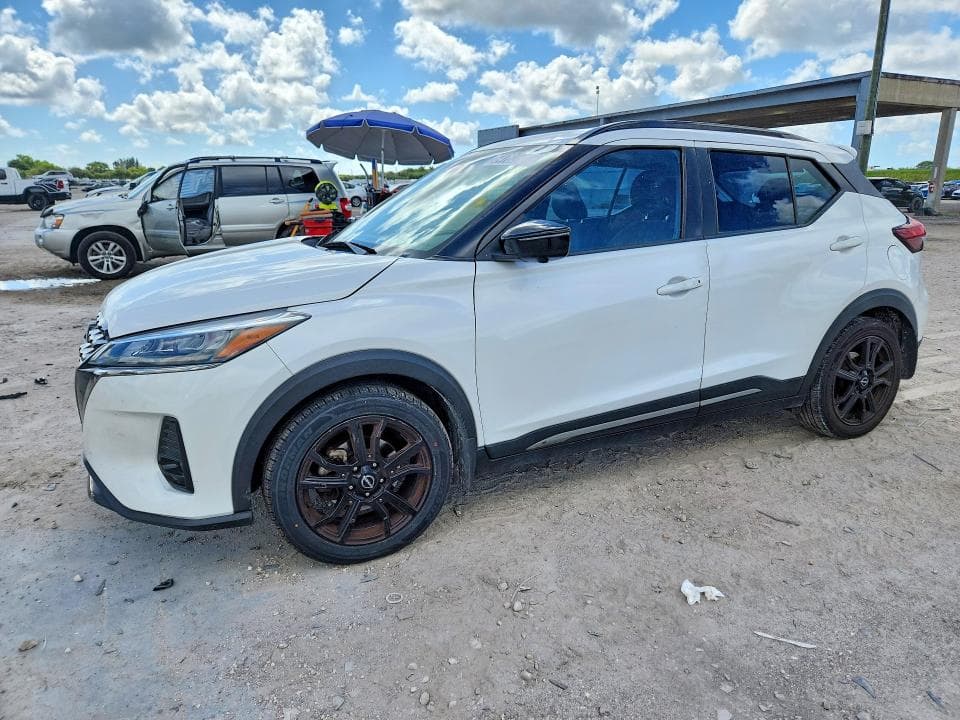 2022 NISSAN KICKS SR - 1