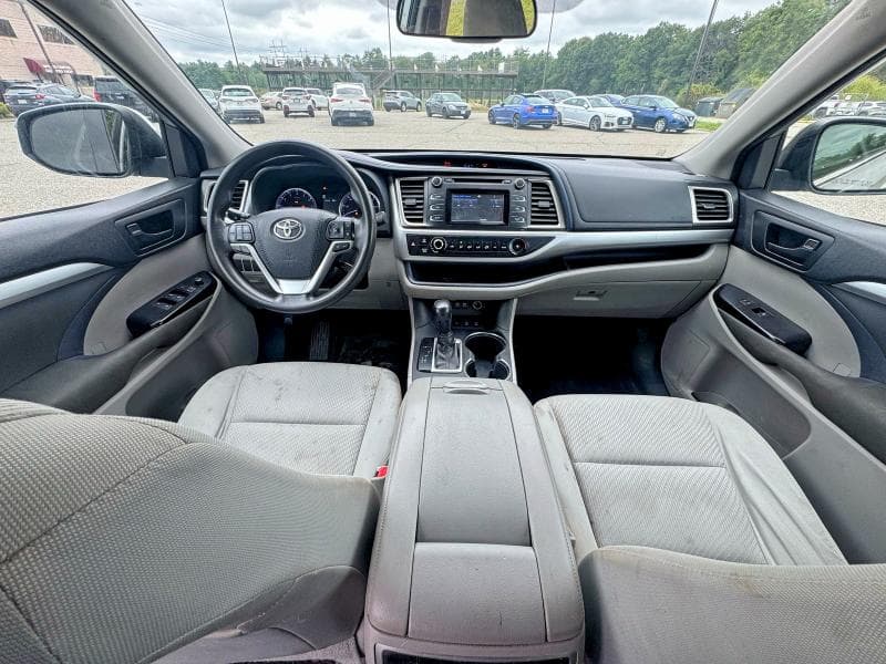 2018 TOYOTA HIGHLANDER LE 9
