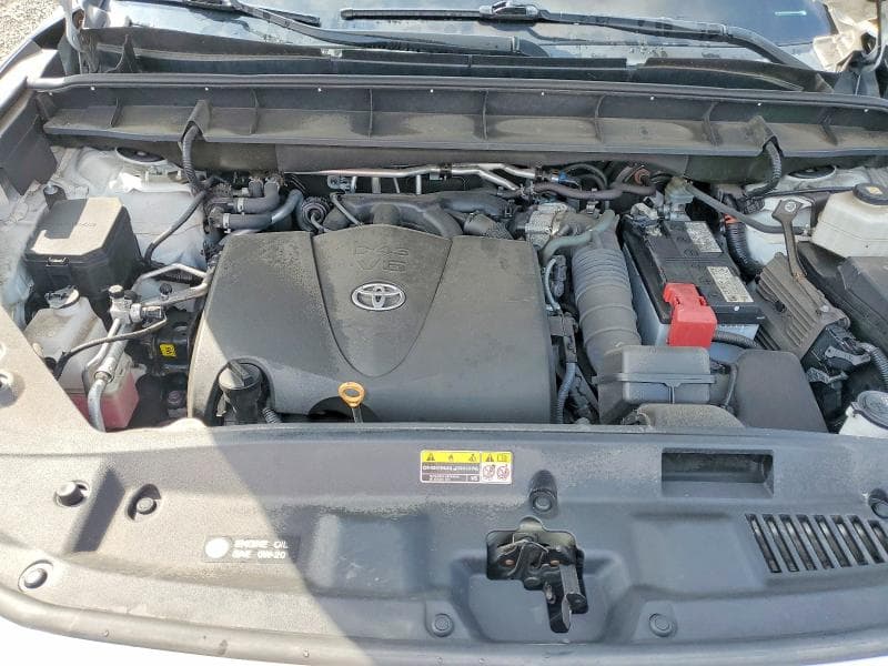2021 TOYOTA HIGHLANDER XLE 12