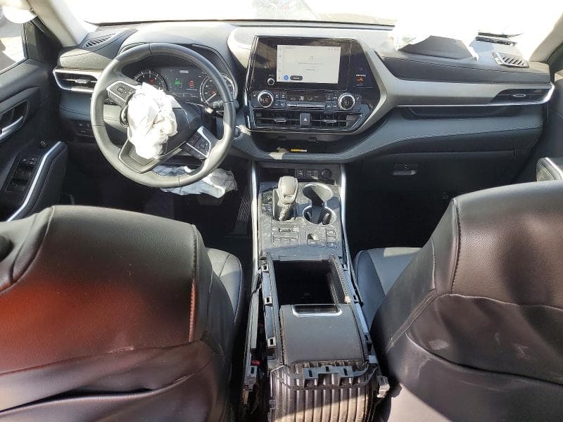 2023 TOYOTA HIGHLANDER XLE 8