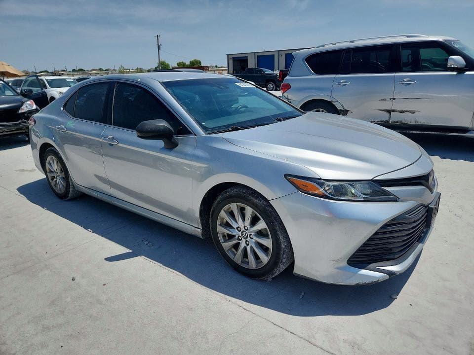2018 TOYOTA CAMRY LE 4