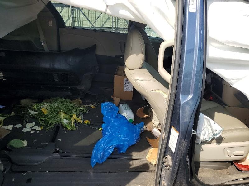 2017 TOYOTA SIENNA XLE 7-PASSENGER 11