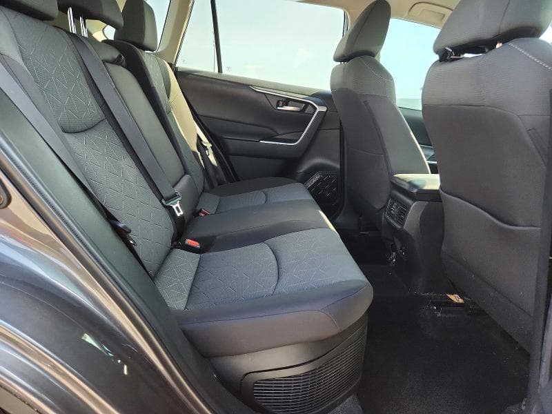 2022 TOYOTA RAV4 XLE 11