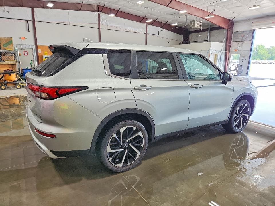 2024 MITSUBISHI OUTLANDER SE 3