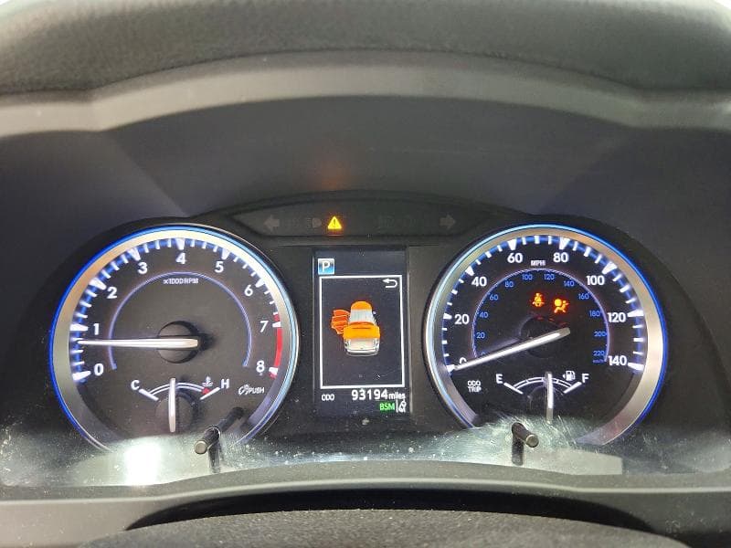 2017 TOYOTA HIGHLANDER SE 9